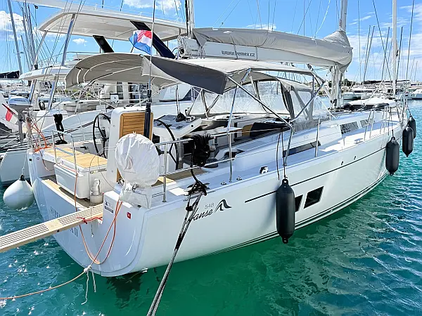 Hanse 548